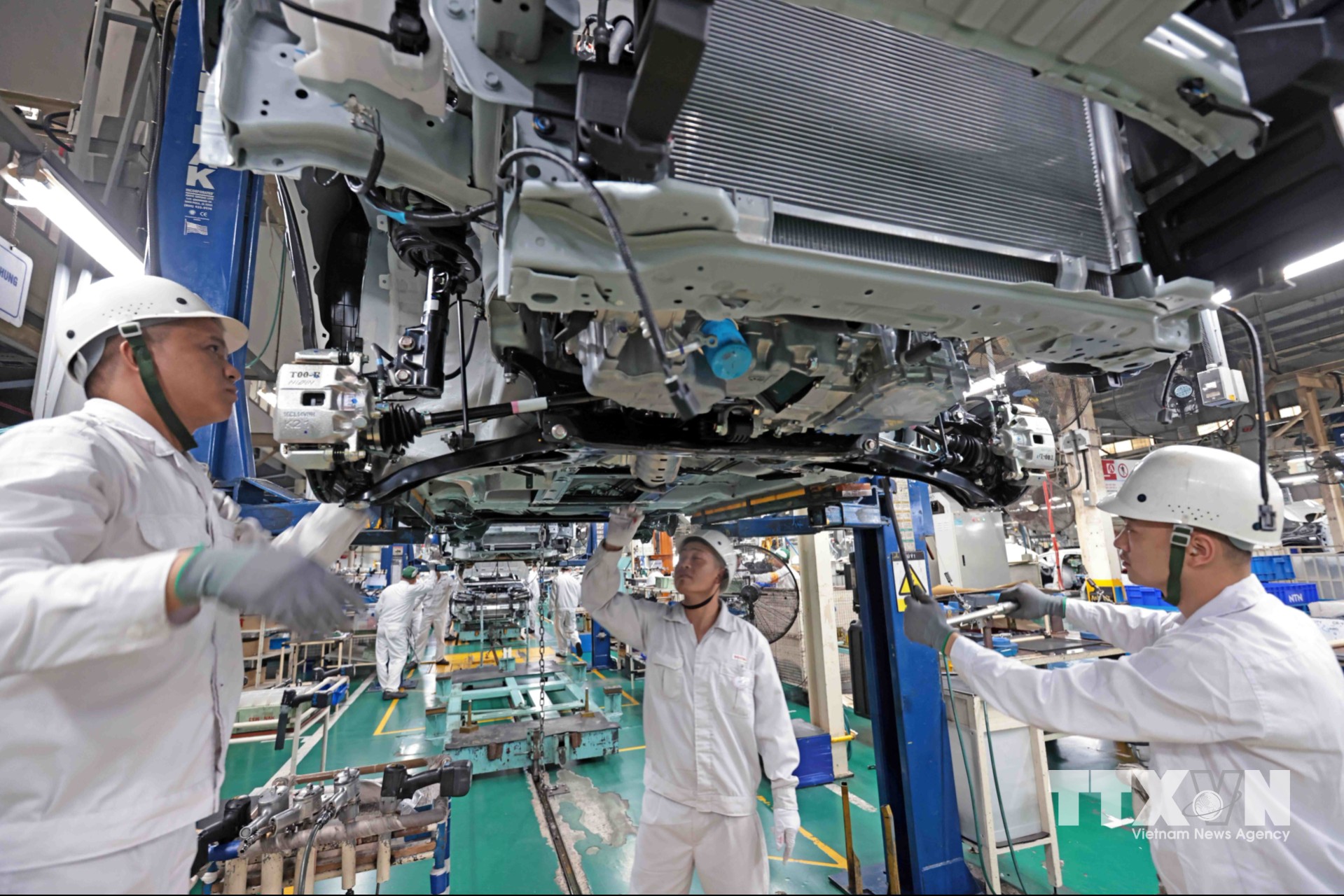 Xưởng lắp ráp xe ô tô du lịch tại nhà máy Honda Phúc Yên, Vĩnh Phúc. (Ảnh: Trần Việt/TTXVN)
